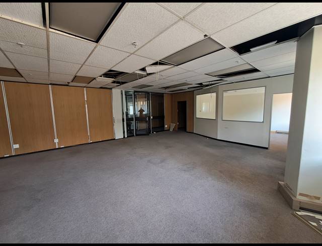 134M² OFFICE TO LET IN DUNKELD WEST